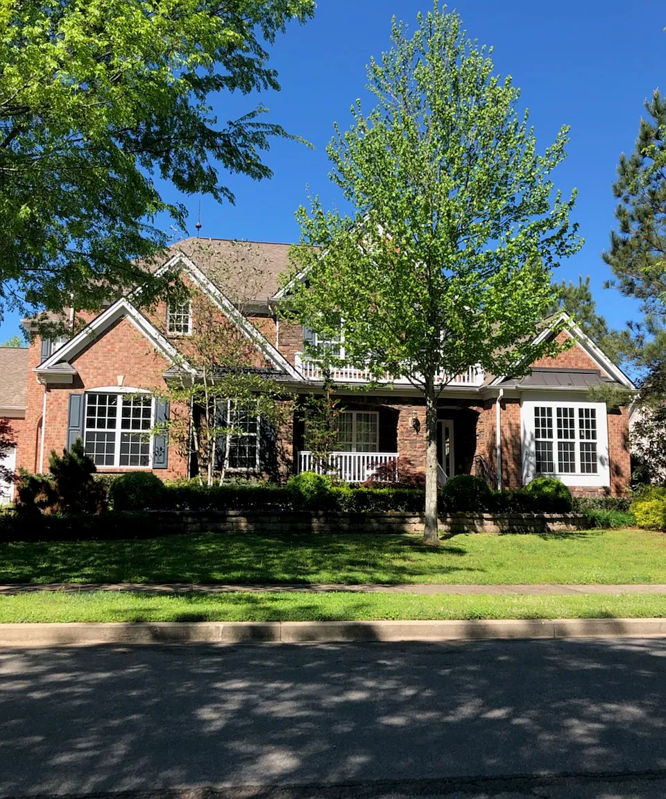 5 bed, 4.5 bath, 6593 sqft, $10,000 — Photo 2