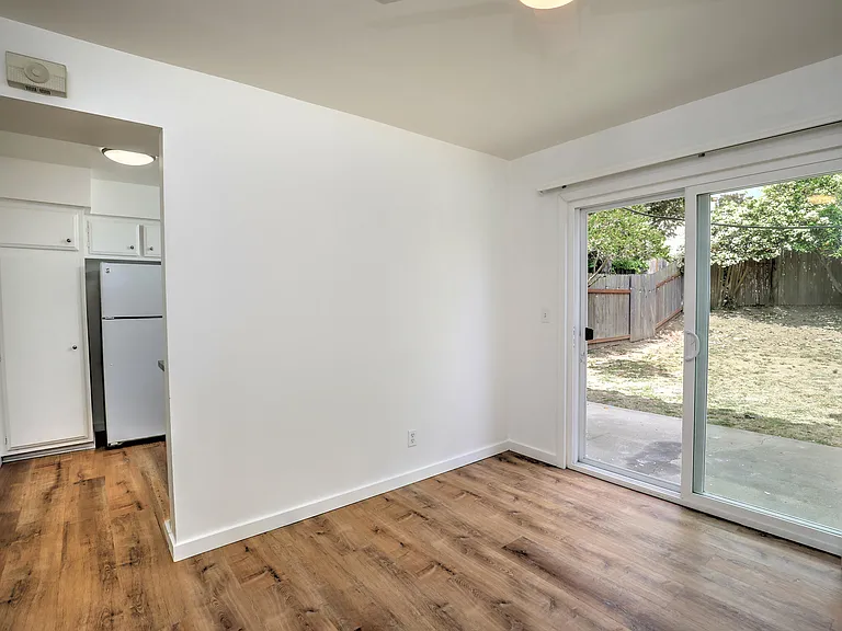 7392 Elmhurst Pl — Photo 6