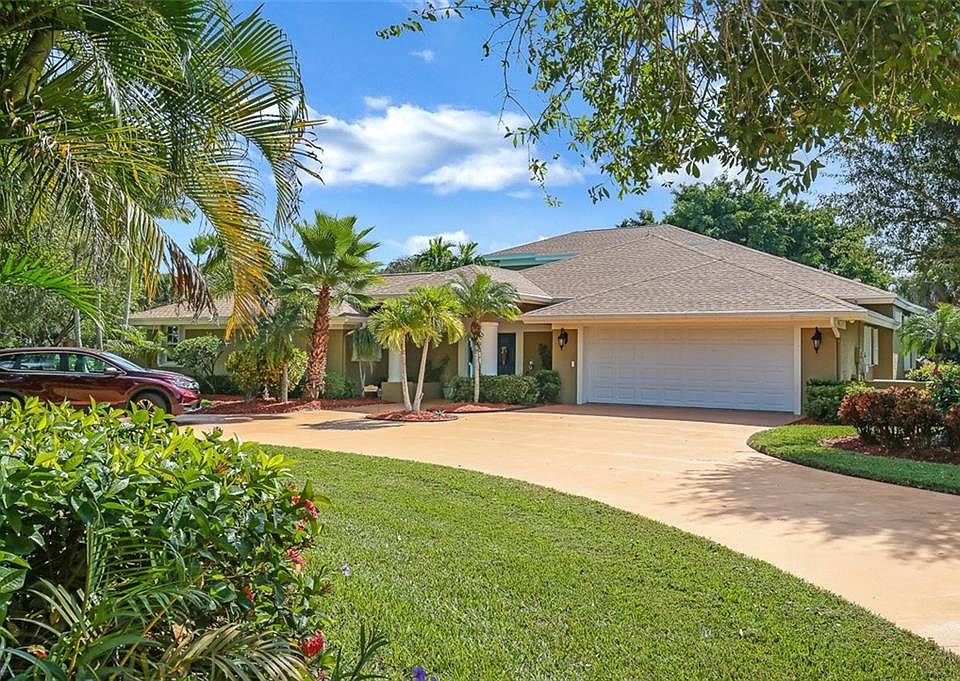 2nd image of 1928 SW Oakwater Pointe