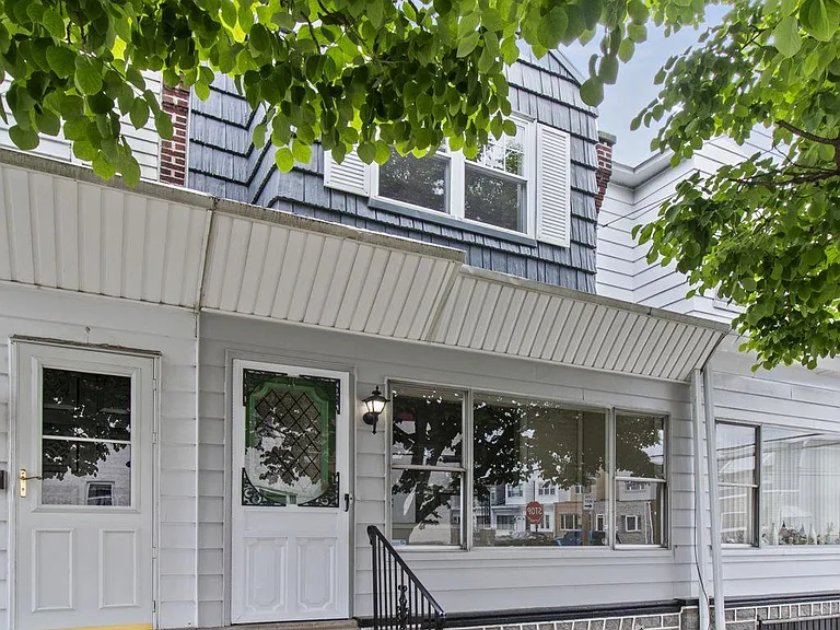 1744 Johnston St — Photo 16