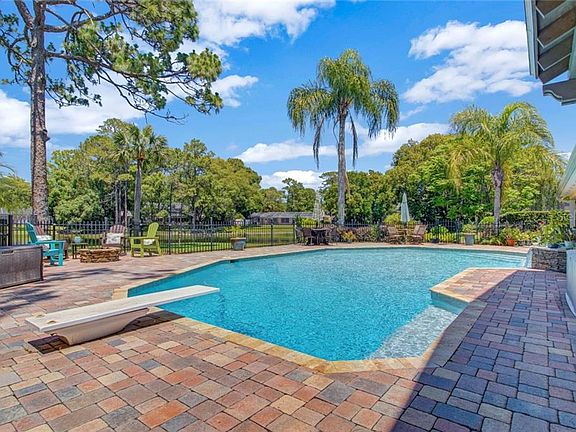 5th image of 110 Palmetto Ct