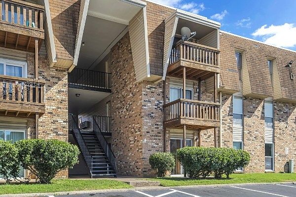 2nd image of 370 Wallace Rd APT D18