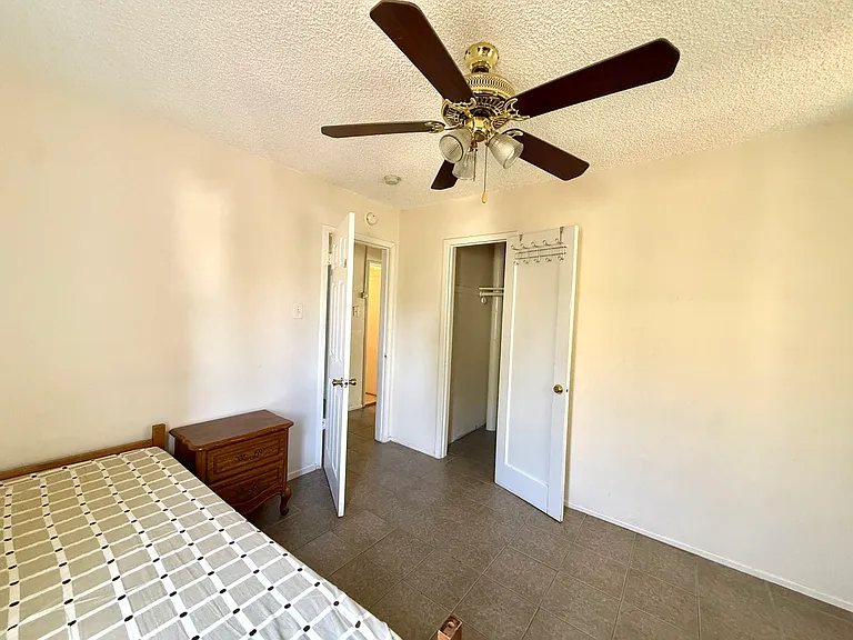 4656 Myrtle St — Photo 10