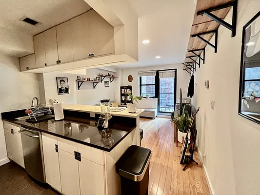 Rented by Evans Real Estate | media 11