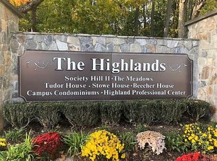 13 Maple Crest Dr, Peekskill, NY 10566