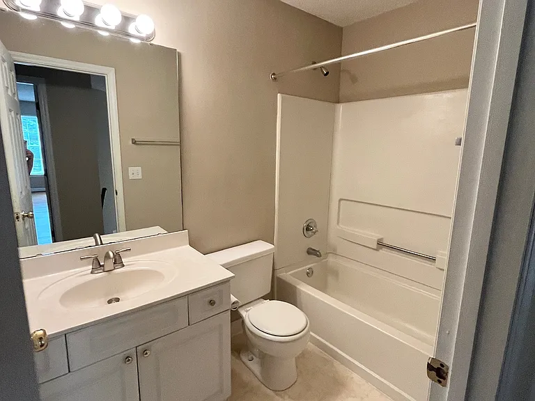 Upstairs Hallway Bathroom
