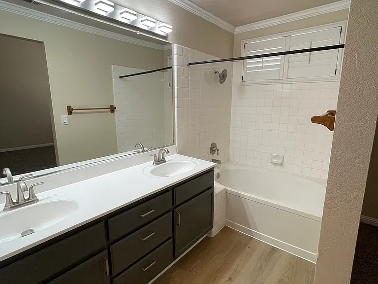 423 Kinsmill Ct — Photo 26