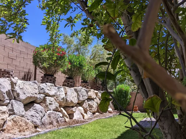 8102 Base Camp Ave, Las Vegas, NV 89178