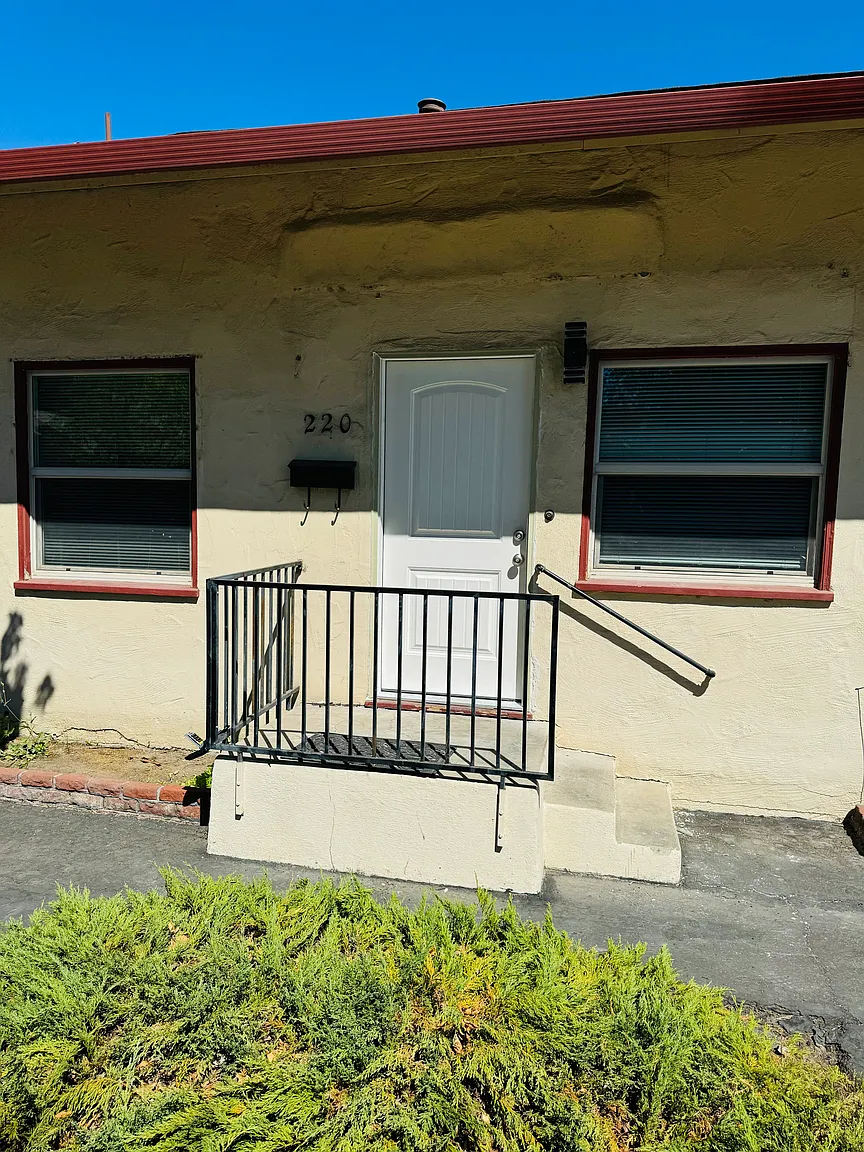 216 W Beverly Pl #218 photo 1