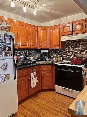 3rd image of 318 Park Pl #1