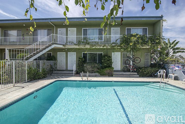 2nd image of 3519 Clarington Ave #11