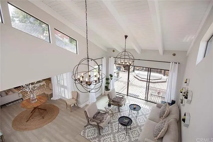 3 bed, 2632 sqft, $6,150 — Photo 2