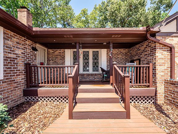 4th image of 313 Fairington Dr