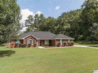 156 Cove Creek Dr, Decatur, AL 35603