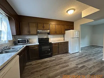 109 Palace Cir — Photo 4