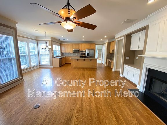 4th image of 2024 Belridge Ct SE