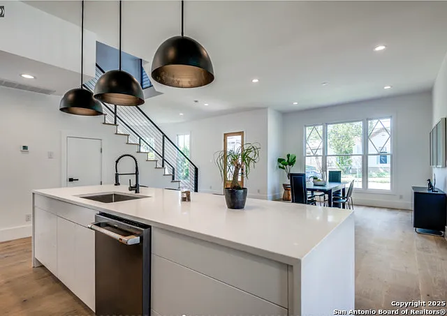 630 E Carson St — Photo 19