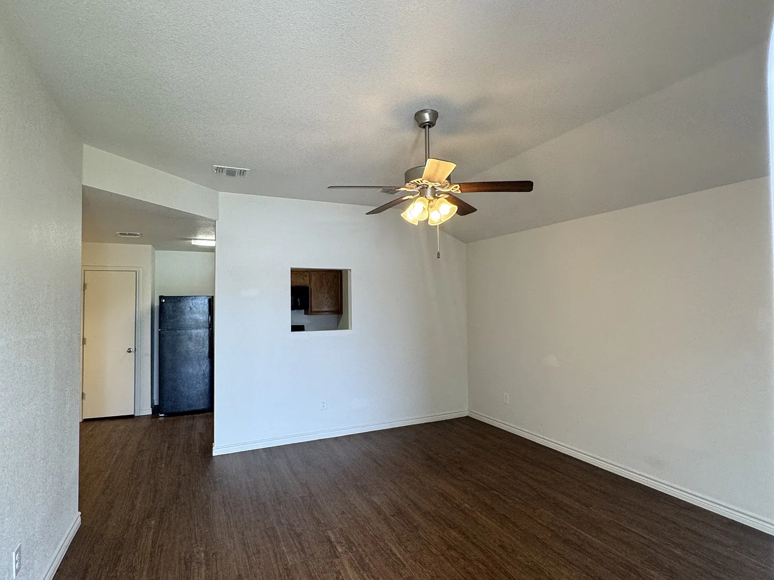 1521 Justin Loop - B — Photo 2
