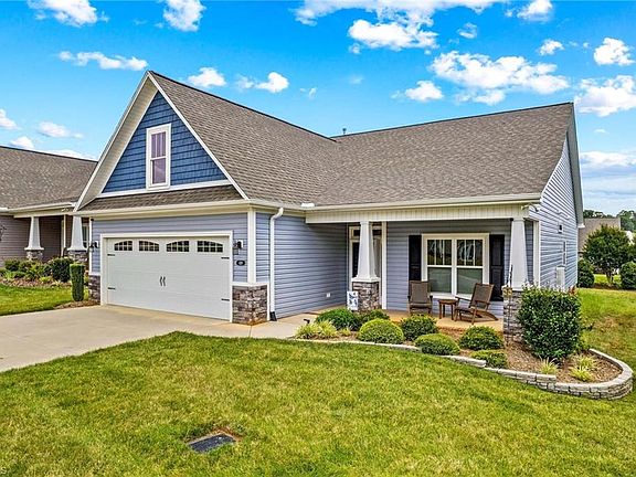 5th image of 828 Wisteria Way
