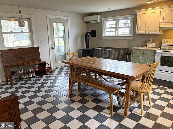 3rd image of 7126 Loop Rd