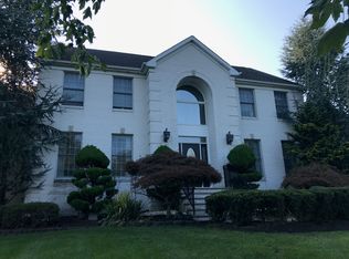 2 Rebecca Dr, Middletown, NJ 07748