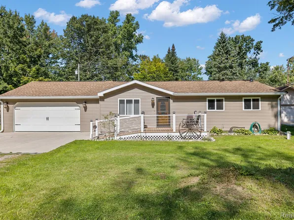 1365 Harding Ave, Lake Orion, MI 48362