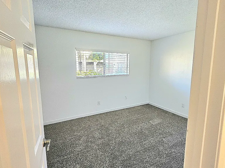 Beach Walk Apartments — Photo 34