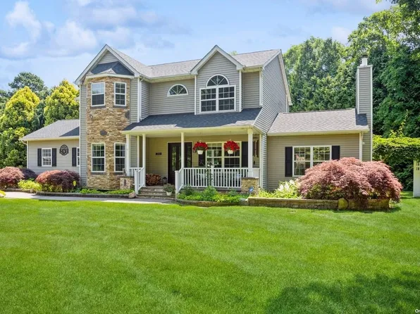 281 Miller Place Road, Miller Place, NY 11764