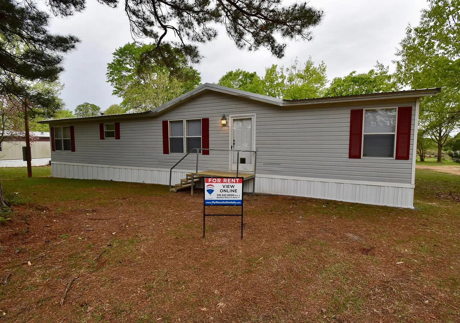 Spacious 3 Bed 2 Bath Trailer — Photo 1