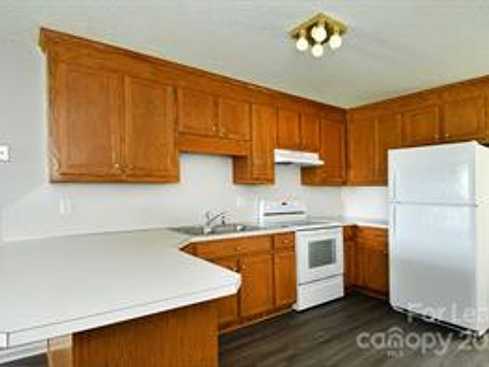1st image of 166 Glen Gar Dr
