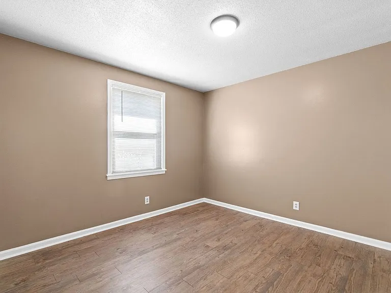 1908 Batts Ln — Photo 12