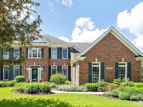 39W835 Carl Sandburg Rd, St Charles, IL 60175