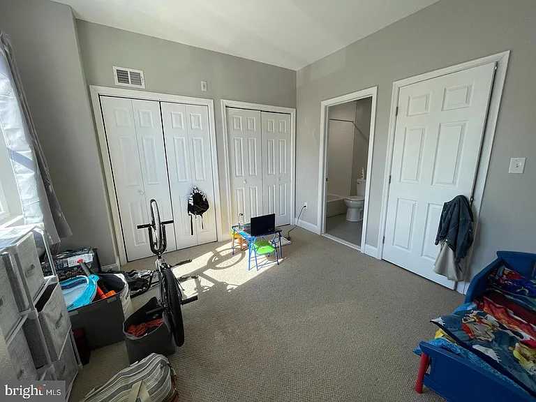 667 N 39th St #1 — Photo 11