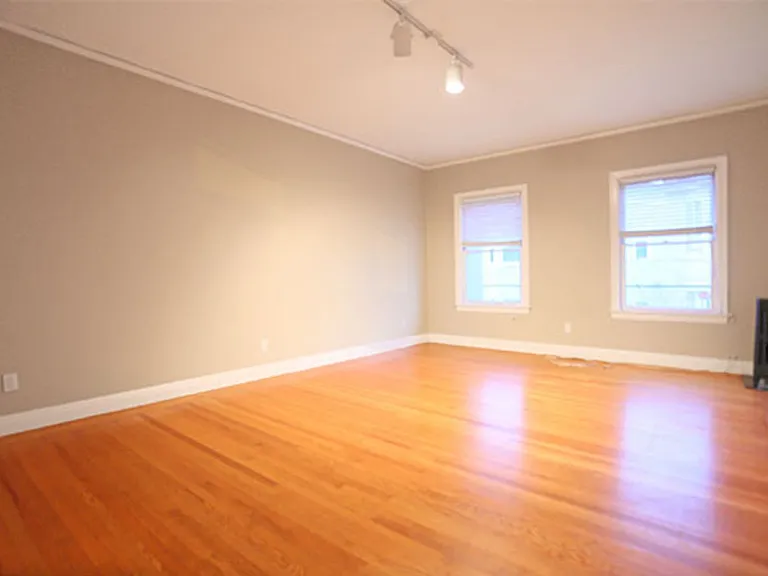 2170 Filbert St — Photo 4