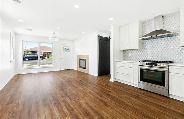 1221 Gaudet Dr — Photo 3
