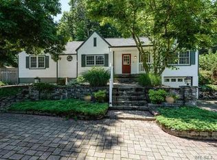 96 Southdown Rd, Huntington, NY 11743