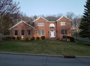 89 Roundabend Rd, Irvington, NY 10533