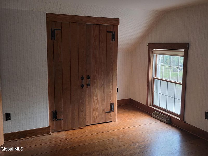3rd image of 819 Riverview Road