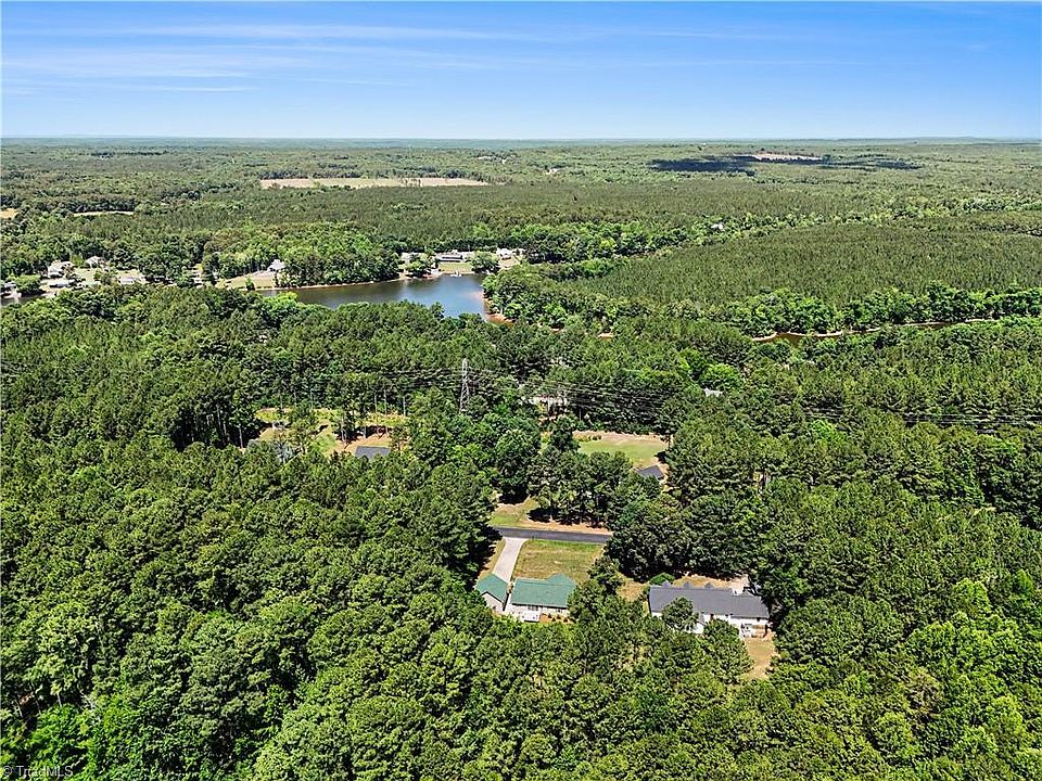 1st image of 392 Cove Wood Dr