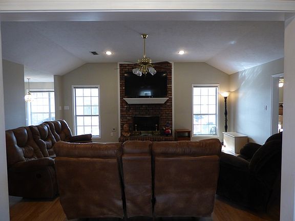 4th image of 600 Oakview Dr