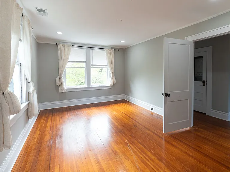 501 Steele St — Photo 5
