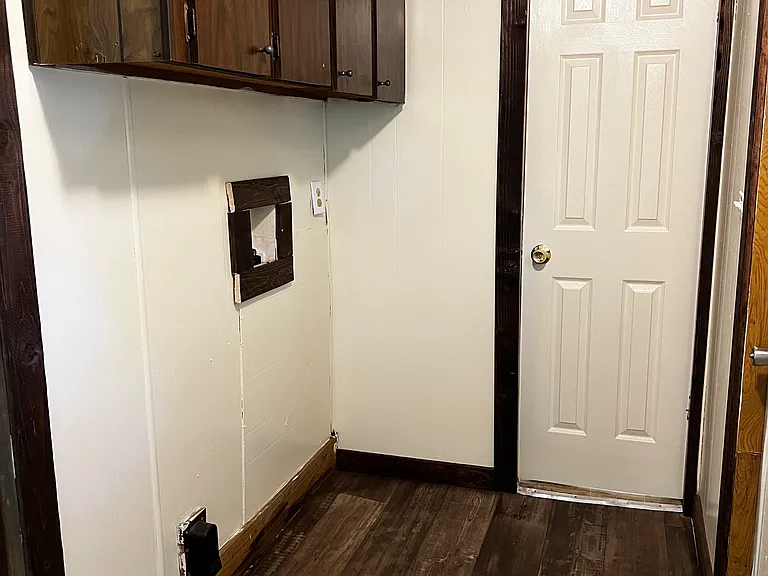 241 Park Cir — Photo 3