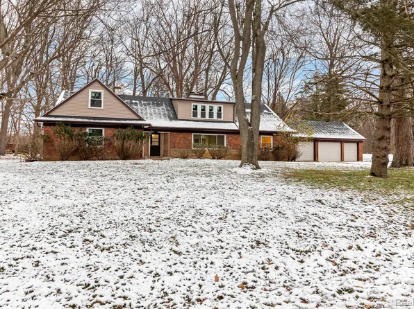 24100 Tamarack Trl, Southfield, MI 48075