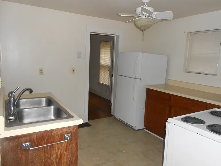 425 Vattier St — Photo 8