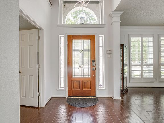 5th image of 2800 Rosecliff Ter