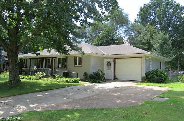 1st image of 42945 Woodhill Dr