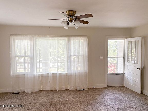 3rd image of 1910 Lantana Rd