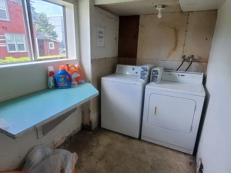 315 E Laurel St — Photo 12