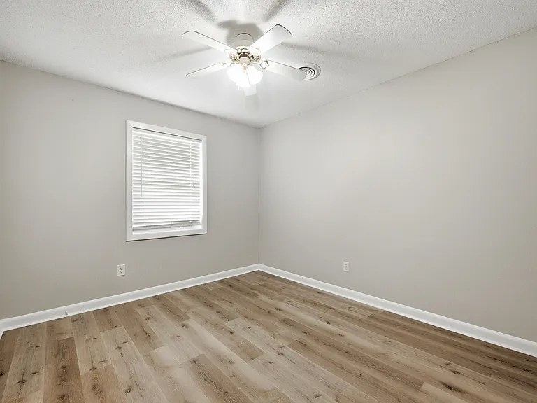 1906 Elaine Ave — Photo 22