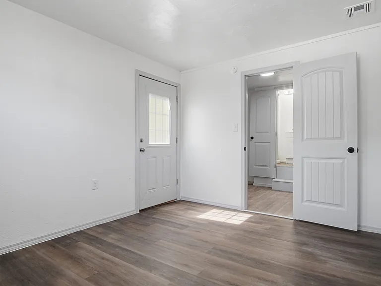 549 E Ercoupe Dr — Photo 6
